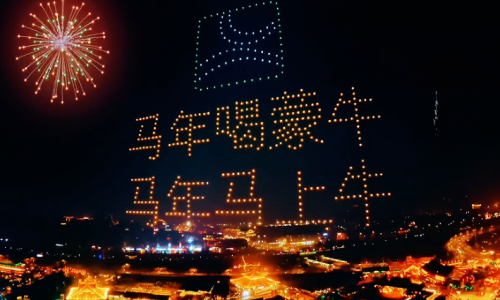 清明上河园天幕秀惊艳开封，蒙牛上演“马上牛”贺岁新篇